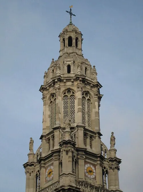 The 65-meter belfry and the Notre-Dame twin clock
