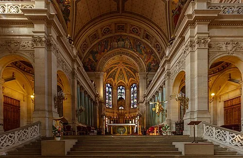 The raised sanctuary and the Ten Commandments columns