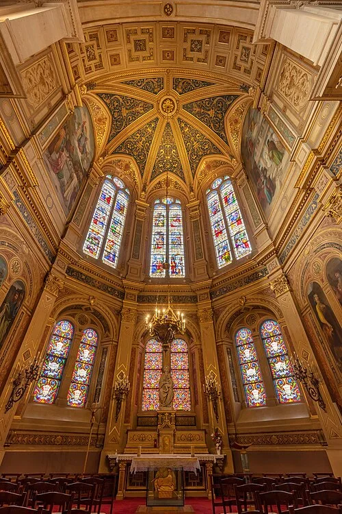 The Chapel of the Virgin and its stained glass