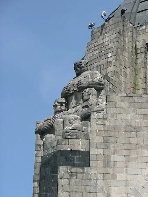 Oliverio Martínez's Monumental Sculptures