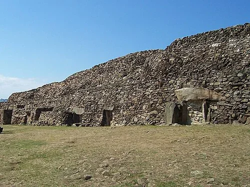 The Stepped Facade and Its Eleven Passages